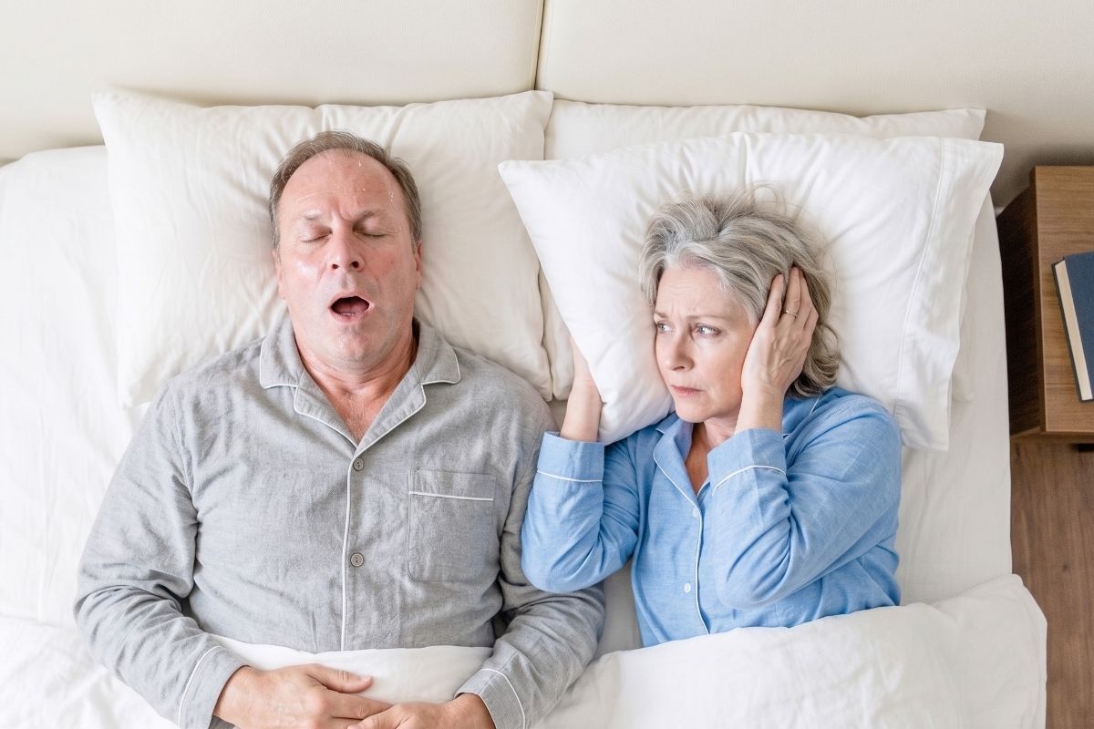Dolor mandibular al despertar — bruxismo nocturno y apnea del sueño